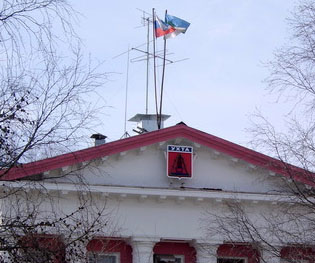  Герб города на здании администрации Ухты