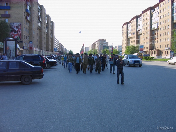 шествие к памятному знаку 28 мая 2011г.  Ухта