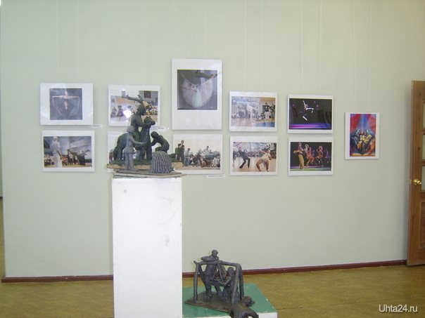 Выставочный зал ДХШ
22января 2009года. ДЕТСКАЯ ХУДОЖЕСТВЕННАЯ ШКОЛА Г.УХТА Ухта