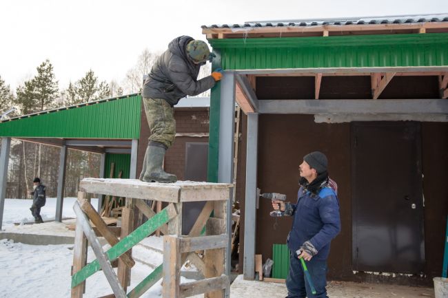 Продолжается ремонт зооуголка в ухтинском Детском парке
