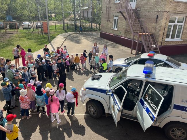 Сотрудники автоинспекции и ППС побывали в школах и детских садиках